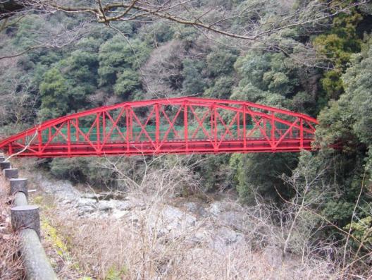 マイントピア別子内に位置する打除鉄橋（橋長約40m、60°の斜橋）の画像