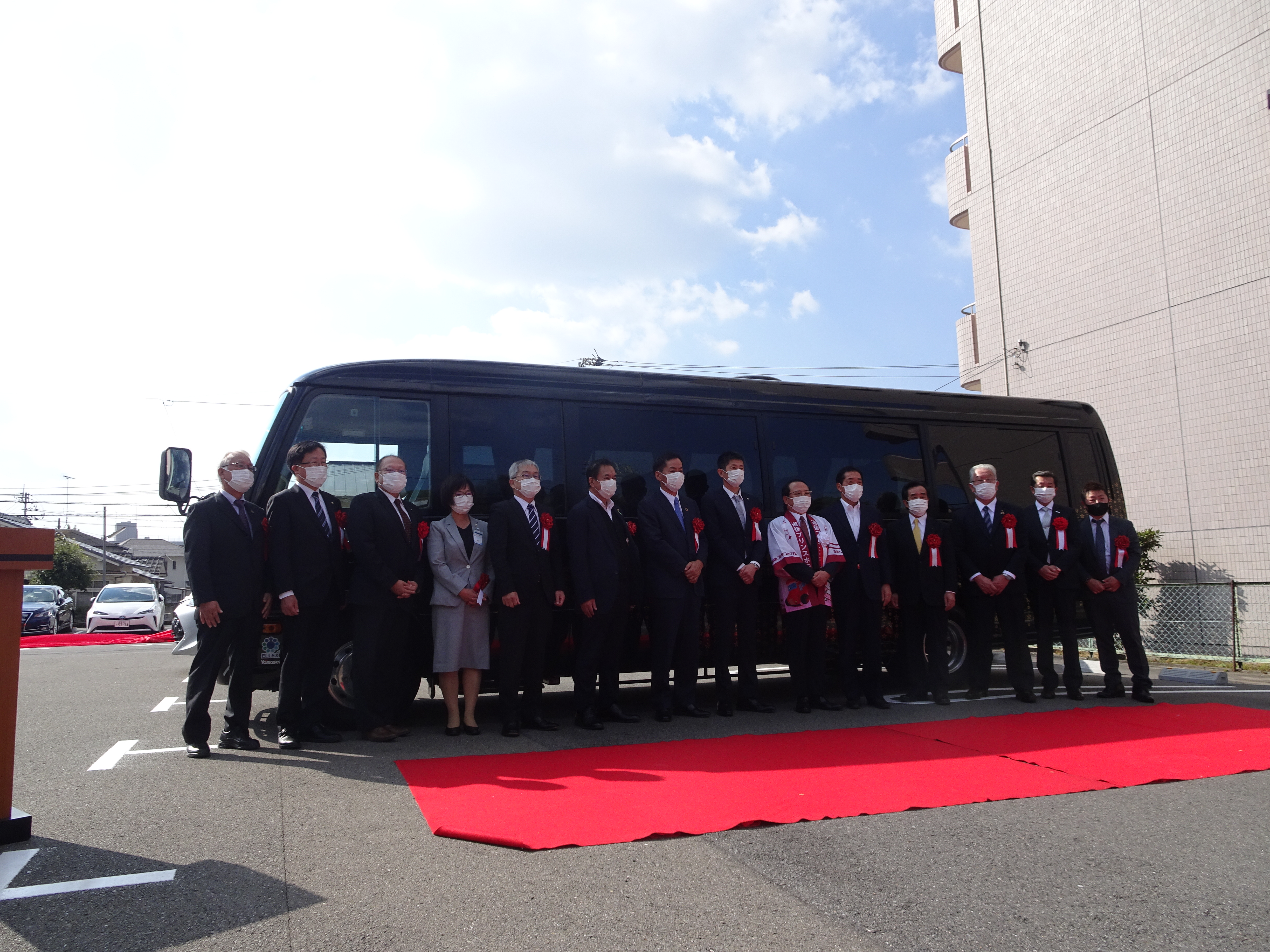10月28日（木曜日）CNFを活用した観光バス除幕式（松山市）の画像