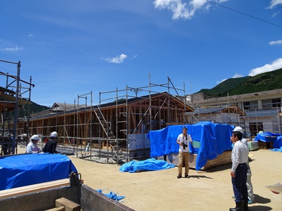 8月14日（火曜日）建設型応急仮設住宅建設現場視察（西予市宇和町明間）の画像