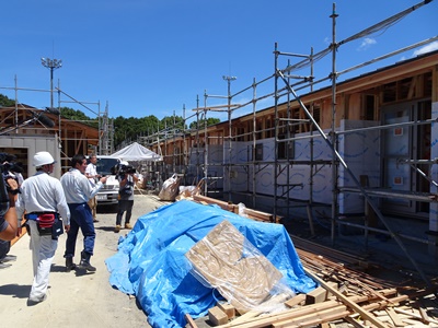 8月14日（火曜日）建設型応急仮設住宅建設現場視察（西予市野村町野村）の画像